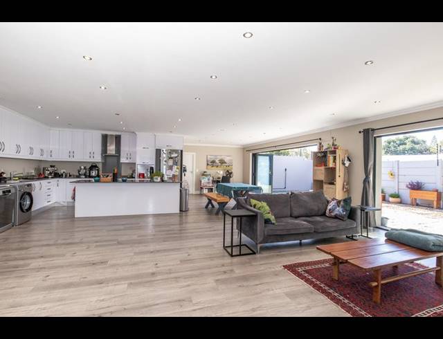 3 BEDROOM PROPERTY TO RENT IN CONSTANTIA